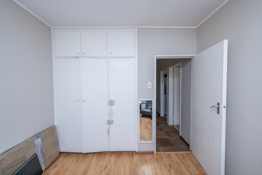 5 Bedroom Property for Sale in Kenridge Western Cape